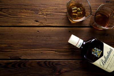 Tonkabohnen in der Spirituosenproduktion – von Rum bis Whisky